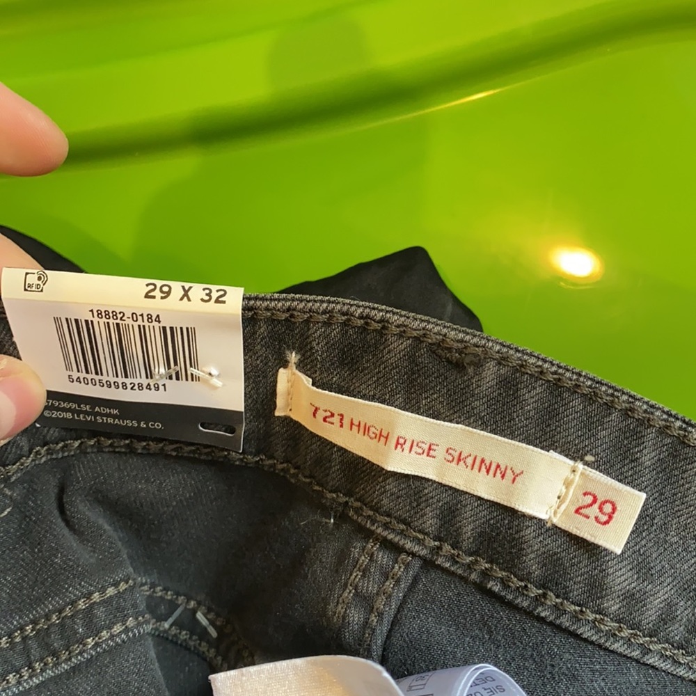 Levi’s 721 High Rise Skinny Black Jeans - Picture 7 of 7